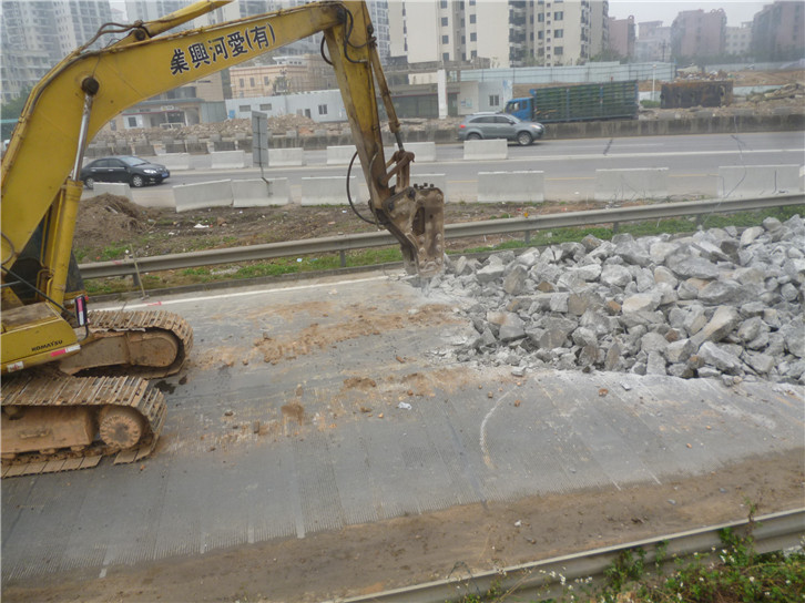 破除混凝土路面